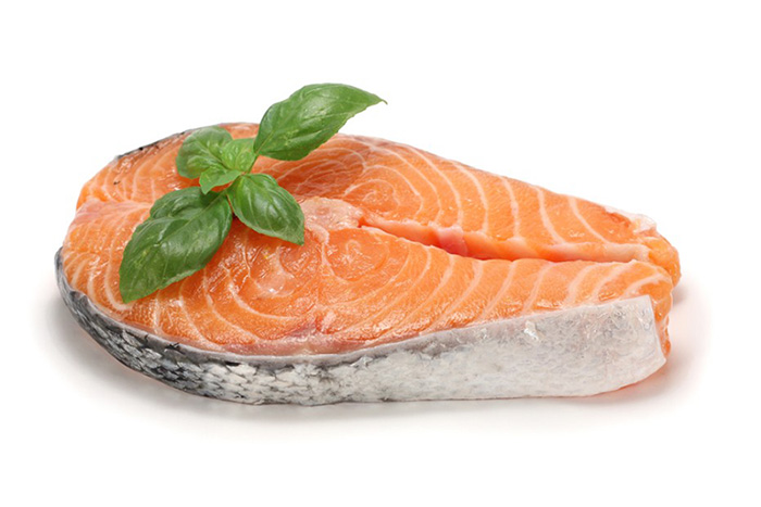 салат консервы форель