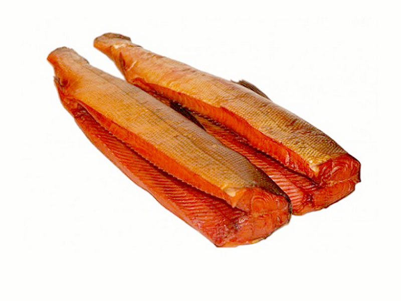 Главное достоинство этой рыбы - высокое содержание омега-3-кислот. Если кто еще не знает, то эти кислоты обладают мощным противосклеротическим действием. Регулярное употребление в пищу кижуча или других лососевых рыб является лучшей профилактикой атеросклероза и многих других заболеваний сердечно-сосудистой системы. Особенно рекомендуется кижуч в пожилом возрасте, при скачках артериального давления, сердечной и почечной недостаточности. В последнем случае нежелательно употреблять эту рыбу лишь в пересоленном виде.  Очень богат кижуч витаминами и минеральными элементами. Среди витаминов особо следует выделить В12, которого очень часто не хватает, если человек испытывает нервно-психические перегрузки или имеет заболевания нервной системы.