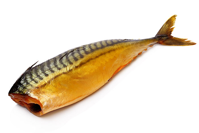 Благодаря завидному химическому составу скумбрия очень полезна для детей, а именно для их правильного роста и гармоничного развития. Ее рекомендуют и для рациона женщин в «интересном» положении и кормящих матерей, поскольку она способствует лактации. Скумбрией надо потчевать и подростков, ведь именно в их возрасте может наблюдаться дисбаланс между развитием и ростом внутренних органов, а полезные элементы, которыми богата макрель, помогут сгладить данный процесс. Кроме того, в этой рыбе предостаточно фосфора, а, как известно, ткани нашего скелета состоят именно из фосфорнокислых солей. 