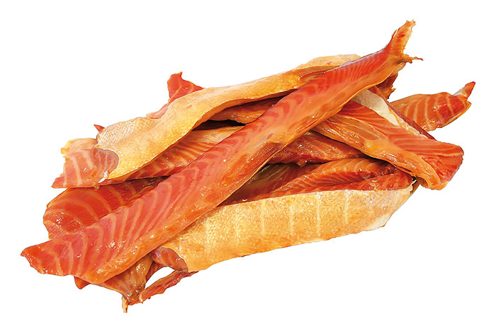 Копченые брюшки семги - это особый деликатес, ведь брюшки - это самая вкусная и питательная часть тушки рыбы. Благодаря соблюдению рецептур и контролю качества на всех этапах производства, начиная от проверки поступившего сырья и заканчивая упаковкой готовой продукции, брюшки семги имеют нежный вкус и тонкий аромат натурального копчения. 