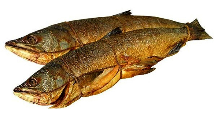 Эта рыба хорошо поддается тепловой обработке различной степени интенсивности. Горбуша горячего копчения, попадает на прилавки в следующих разновидностях: целой, потрошенной с головой, зябренной, потрошенной без головы или разрезанной на кусочки.