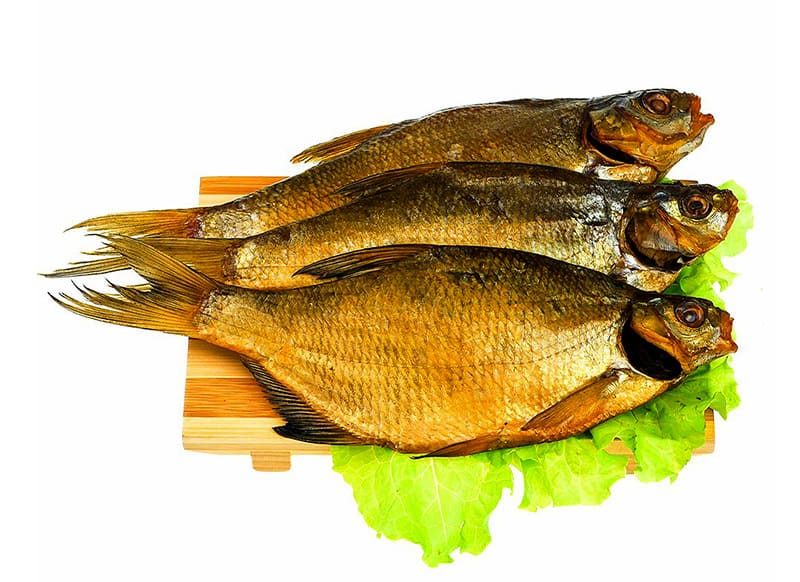 Купить леща холодного копчения в Москве оптом и в розницу. Цена от производителя. Доставка. Лещ горячего копчения также в наличии. Производство на оборудовании ИЖИЦА.