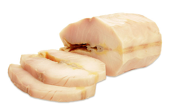 Существует польза осетра для людей, страдающих атеросклерозом, из-за содержания в составе лакомства жирных кислот. Рыба имеет большое количество белка, а поэтому обладает высокими питательными качествами. Лакомство можно назвать панацеей от заболеваний мозга и сердца.  Во многом польза осетра ценится из-за его способности нормализовать давление, улучшать обменные процессы, влиять на регенерацию кожи. Большая польза осетра признается диетологами. Сочетание низкой калорийности с высокой энергетической ценностью позволяет использовать лакомство для диет. Кроме того, рыба облегчает переваривание и усвоение пищи, благотворно влияет на работу ЖКТ.