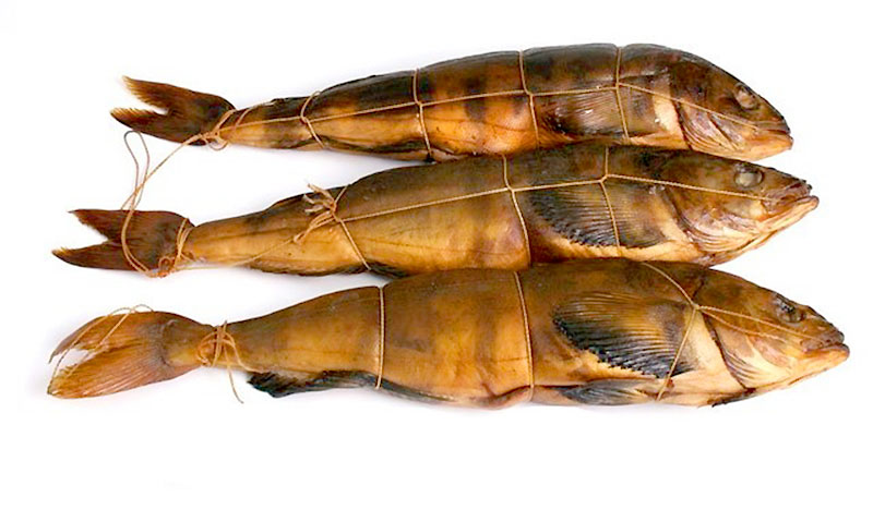 Главные достоинства терпуга  горячего копчения – высочайшие вкусовые свойства и высокое содержание полезных жиров. Размер рыбы достаточно крупный (до одного метра в длину и весом до восемнадцати килограммов). Благодаря низкому содержанию жира и специфике вкуса приготовление рыбы горячего копчения является наиболее приемлемым вариантом для терпуга. Численность данного вида рыбы достаточно велика и потому улов ведётся достаточно активно и без вреда для окружающей среды.