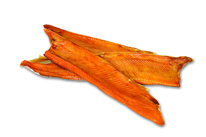  Копченая теша кеты имеет вид продолговатых тонких пластов рыбы на шкуре, которая в процессе потребления продукта легко отделяется от мяса.   Копченая теша кеты производится по традиционным рецептам с использованием строго природных материалов для копчения, таких как древесные опилки.