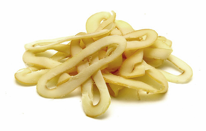 Кольца  кальмара изготавливают из предварительно разделанного и посоленного кальмара способом сушки и обжариванием с добавлением специй. Полукольца кальмара обладают приятными вкусовыми качествами и нежным мясом.  Полукольца кальмара - это не только отличная пивная закуска, но и исключительно ценный белковый продукт.