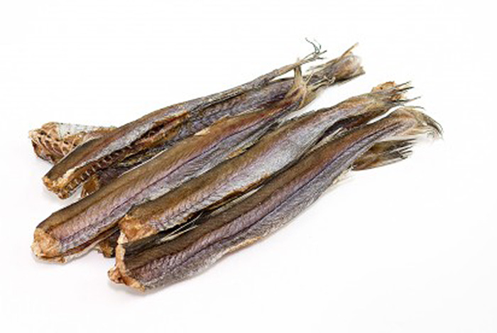 Путассу относится к нежирным видам рыбы, содержит много легкоусвояемого белка, поэтому рекомендуется людям, придерживающимся диетического питания с низким содержанием калорий. Калорийность путассу всего 82 Ккал на 100 грамм. Мясо путассу имеет богатый витаминно-минеральный состав, а так же содержит необходимые организму полинасыщенные жирные кислоты. Регулярное употребление этой рыбы