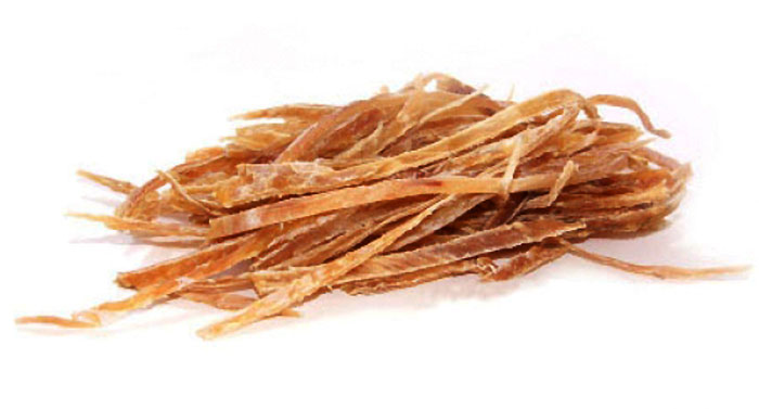 Белое мясо щуки во все времена было излюбленным, в России, угощением. А особый вкус вяленой щуки нельзя перепутать с каким-либо другим рыбным снеком.  Оно очень вкусное, полезное, богато витаминами и микроэлементами, которые сохранены в нашей вяленой соломкой щуке благодаря процессу вяленья при невысокой температур