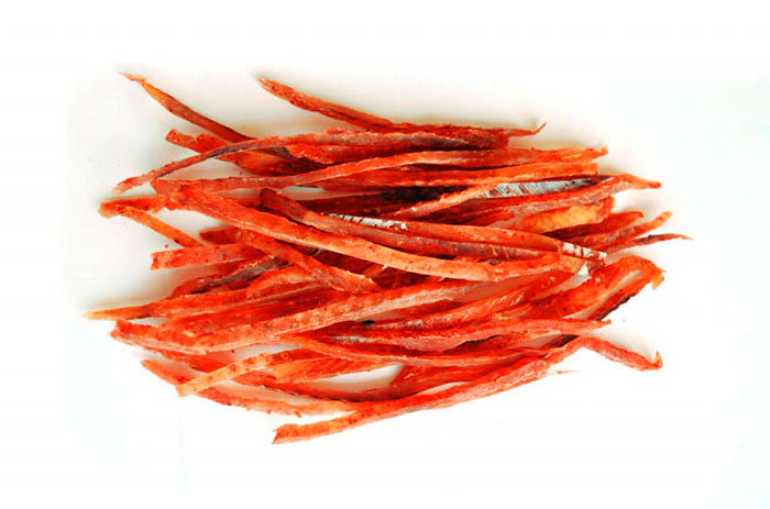 Польза кеты заключается в первую очередь в богатом содержании различных витаминов, минералов и полезных веществ, благодаря которым можно сохранить здоровье. Полезные свойства кеты обусловлены содержанием в ней полинасыщенных жирных кислот Омега-6 и Омега-3, а так же лецитина. Польза кеты при постоянном употреблении становится более заметной, указанные вещества помогают предотвратить появление и развитие инфаркта миокарда,а так же ишемического инсульта.