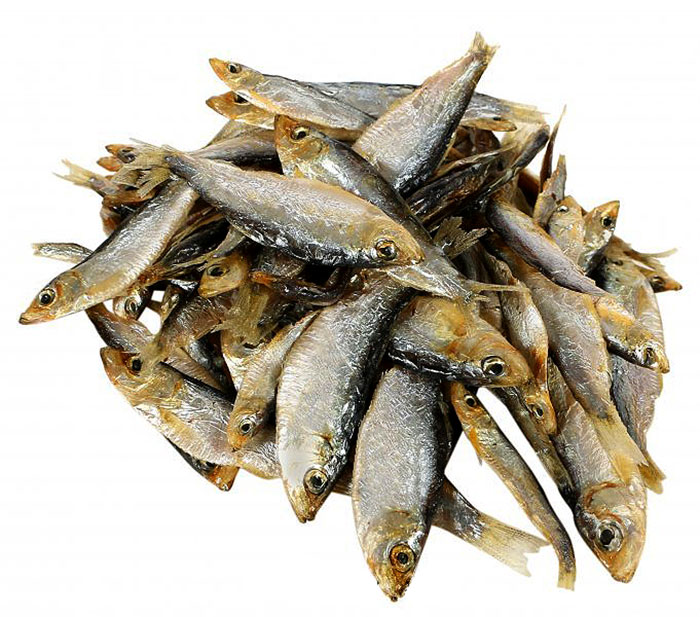 Вяленую тюльку часто называют «рыбными семечками». Да, пожалуй, на праздничный стол такую рыбу не поставишь, но вот в качестве прекрасной закуски на веселой пивной вечеринке трудно найти что-то более подходящее.