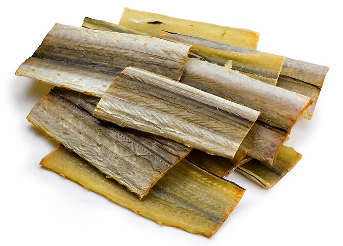 Солено-сушеный угорь является лучшим другом любой пивной вечеринки. При этом вовсе не важно, какой именно тип пива употребляют все люди, данная закуска удовлетворит каждого отдельного человека своим оригинальным вкусом. Это одна из самых полезных и деликатесных рыб на сегодняшний день. Благодаря уникальной технологии производства, здесь сохранены абсолютно все полезные качества, а также оригинальный, ни с чем несравнимый вкус.