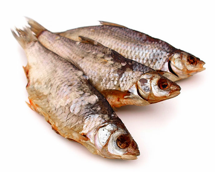 Астраханской области идеальные условия климата для производства вяленой воблы, одно из главных условий которого является температура воздуха, а так же низкая влажность. За последние годы в нашем регионе многие рыбоперерабатывающие предприятия начали производить рыбную соломку из речной рыбы. Производство солено сушеной соломки это сложный технологический процесс, который включает в себя полный цикл глубокой переработки рыбы от разделки на филе до сушки рыбы. Новое оборудованные цеха по производству качественной вяленой рыбы усилили оборот оптовых продаж рыбной продукции в нашей компании. Вяленая рыба всегда востребованный продукт