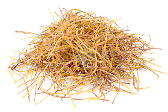 Кальмар стружка — морепродукт, произведённый способом высушивания цельного или измельченного мяса кальмаров или каракатиц. Пользуется высокой популярностью в прибрежных азиатских странах, в России, и на Гавайях.  Изначально кальмар разделяется на части и очищается от кожи, после чего отваривается при температуре 65-80°С в течение 3-5 минут. Затем охлаждается и перетирается на мелкие части, которые сушатся при температуре около 20 °C в течение более 4 часов. На следующем этапе приготовления масса сушится при температуре 40-45 °C в течение 12-20 часов до достижения влажности в 40 %. Затем выдерживается в холодном помещении в течение 2 недель или более, и уже после этого высушивают при более высокой температуре 110—120 °C в течение 3-5 минут.