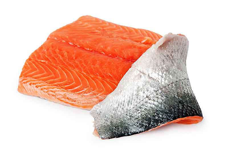 Нежное, приятное на вкус мясо лосося обладает массой полезных свойств и оказывает благотворное влияние на весь организм. Содержащиеся в нем ненасыщенные жирные кислоты нормализуют уровень холестерина в крови, замедляют процессы старения, фосфор укрепляет зубы, а калий, кальций, магний и натрий формируют крепкий скелет. В лососе также присутствуют витамины, улучшающие состояние кожи, волос, ногтей. Вы всегда сможете найти лосось охлажденный 3-4 в Иркутске в торговом центре METRO. Состав : тушка лосося. Пищевая ценность в 100 г: белки – 20 г, жиры – 8,1 г, углеводы – 0 г. Энергетическая ценность в 100 г: 153 Ккал. Срок годности: 2 месяца. Хранить при температуре -8 °С. 